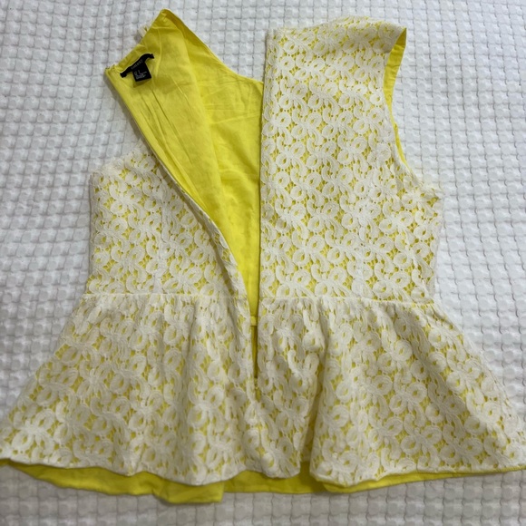 Forever 21 Yellow/White Lace Sleeveless Peplum Top - Picture 9 of 9